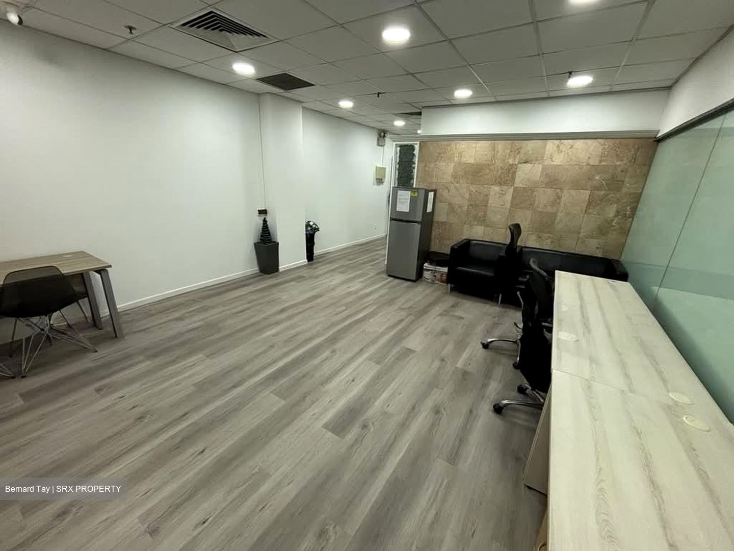 Highland Centre (D19), Office #593829681